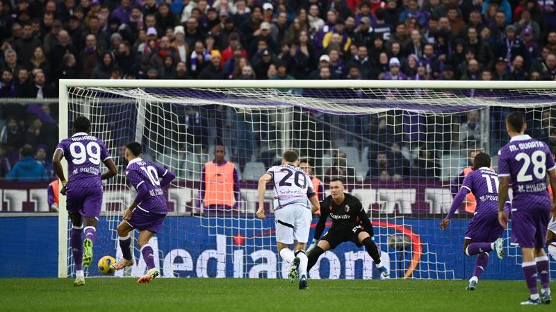 Gonzalez che trasforma il rigore