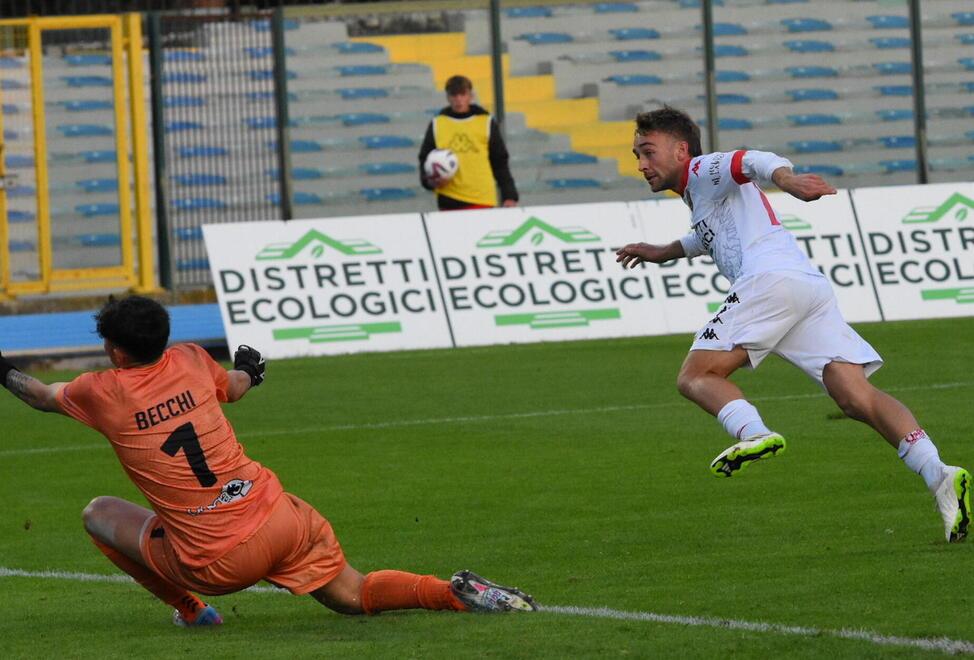 Riccobono segna il gol della vittoria (foto Agenzia Bf)