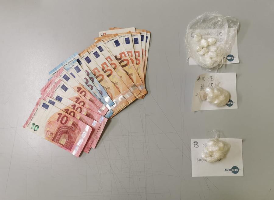 Lucca, nascondeva le bustine di cocaina nel poggiatesta dell’auto: arrestato