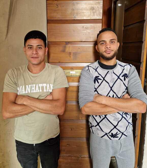 
	Mohamed Elazab (a destra) e il coinquilino



	&nbsp;

