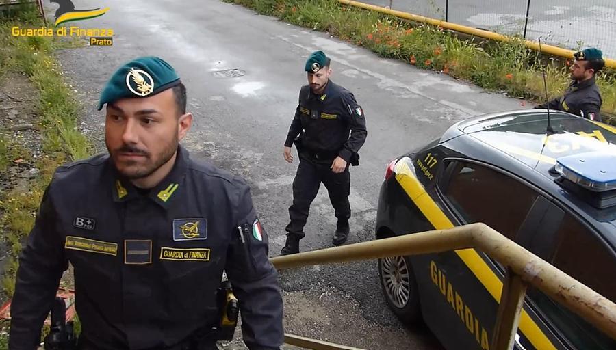 Prato, evade tre milioni grazie alle aziende “apri e chiudi”: arrestato