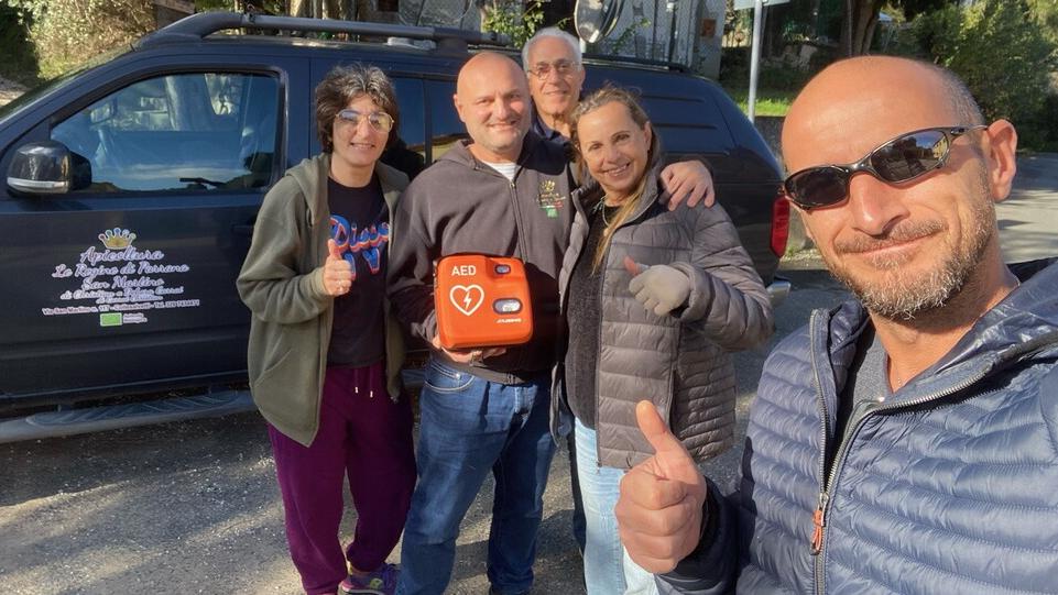 A Parrana San Martino arriva il defibrillatore. «È il primo grazie a raccolta fondi e donazioni»<br>