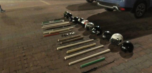 
	Mazze e caschi sequestrati agli ultras dell'Olbia&nbsp;

