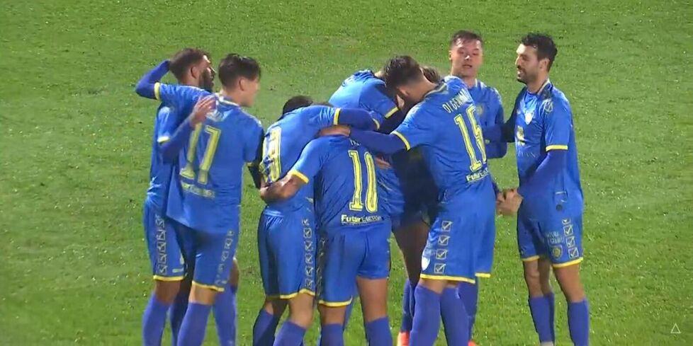 L’esultanza della Carrarese dopo la rete di panico alla Juve NG
