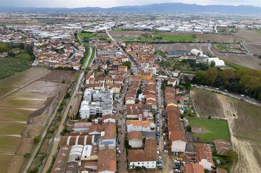 Alluvione a Prato, metà delle imprese sono ancora chiuse