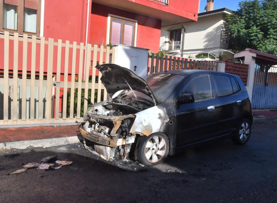 Santa Giusta, un altro incendio auto: è il secondo in otto giorni