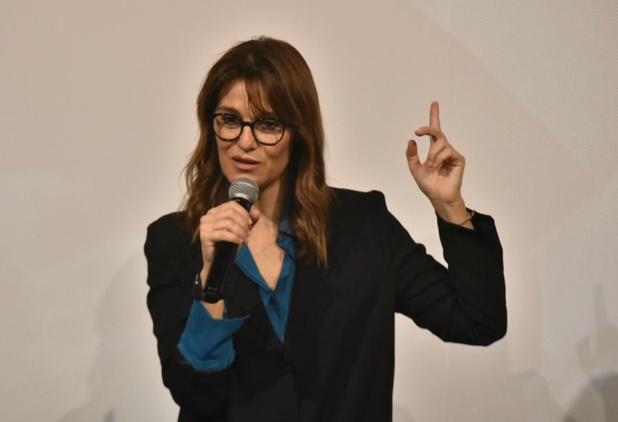 Paola Cortellesi alle donne: «Difendiamo i diritti conquistati»