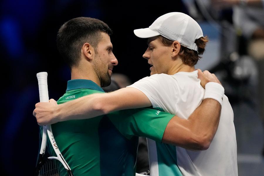 Tennis, Jannik Sinner batte il numero uno al mondo Novak Djokovic