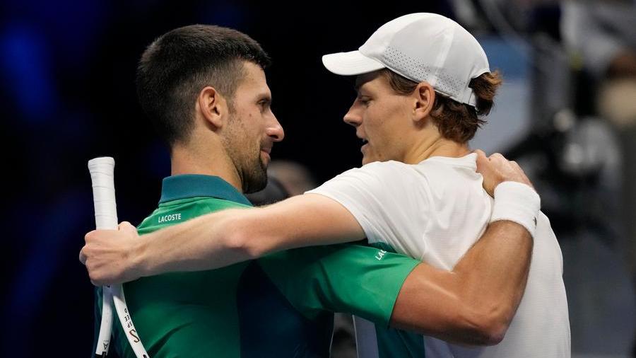 Tennis, Jannik Sinner batte il numero uno al mondo Novak Djokovic