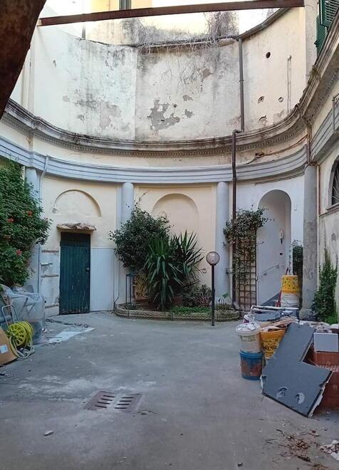Livorno e quel palazzo che custodisce una chiostra termale: benvenuti in Borgo ai Bagni di San Rocco<br>
