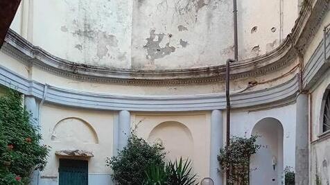 Livorno e quel palazzo che custodisce una chiostra termale: benvenuti in Borgo ai Bagni di San Rocco<br>