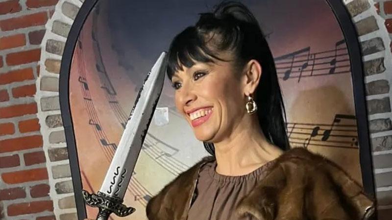 Sara Di Vaira ai mondiali di ballo con un costume del rione Ponte