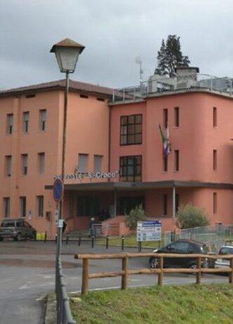 Castelnuovo, non le fanno la medicazione a casa: a 95 anni finisce al pronto soccorso