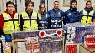 Livorno, sequestrati in porto 66 chili di sigarette di contrabbando: due denunce