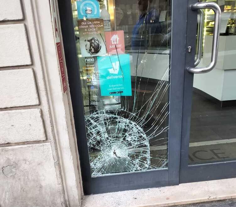 Tre spaccate in una settimana, ma il ladro seriale è ancora libero