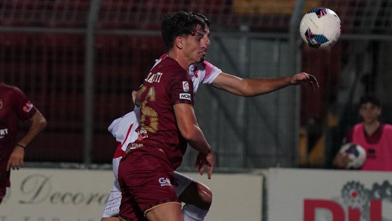Lorenzo Ignacchiti in azione con la maglia del Pontedera (foto Silvi)