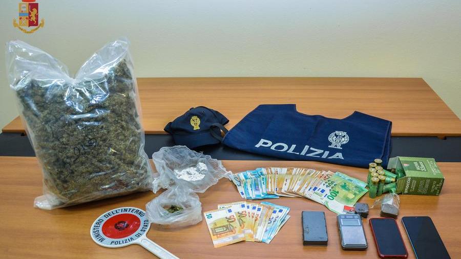 Un chilo di marijuana e altre droghe nell’azienda agricola dove lavora: 23enne arrestato a Macomer