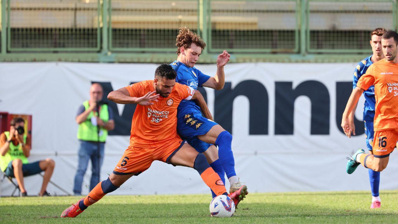 Prato-Pistoiese, è il giorno del derby: la protesta dei tifosi e l'occasione di rinascita per due piazze "ferite"<br>
