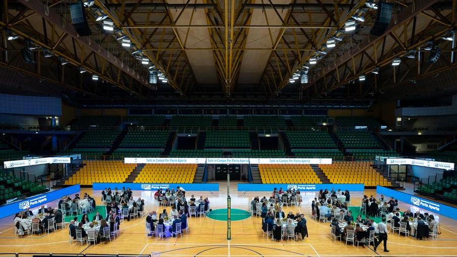 Modena. Al PalaPanini tutti in campo per Porta Aperta