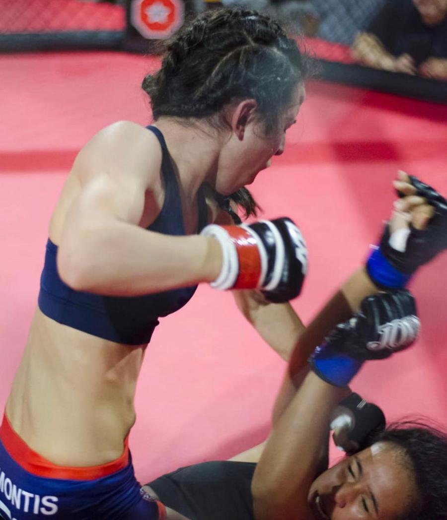 A Sassari lo spettacolo delle Mma con i gladiatori dentro la gabbia