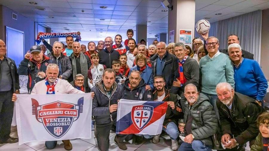 
	Foto di gruppo dopo l&#39;incontro dei Circoli Fasi con il Cagliari calcio

