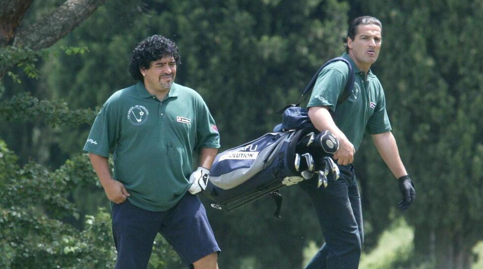 Beppe Incocciati con Diego Armando Maradona durante un partita di golf