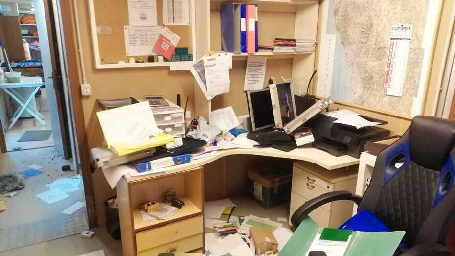 La sede della Vab a soqquadro dopo uno dei tanti raid dei ladri