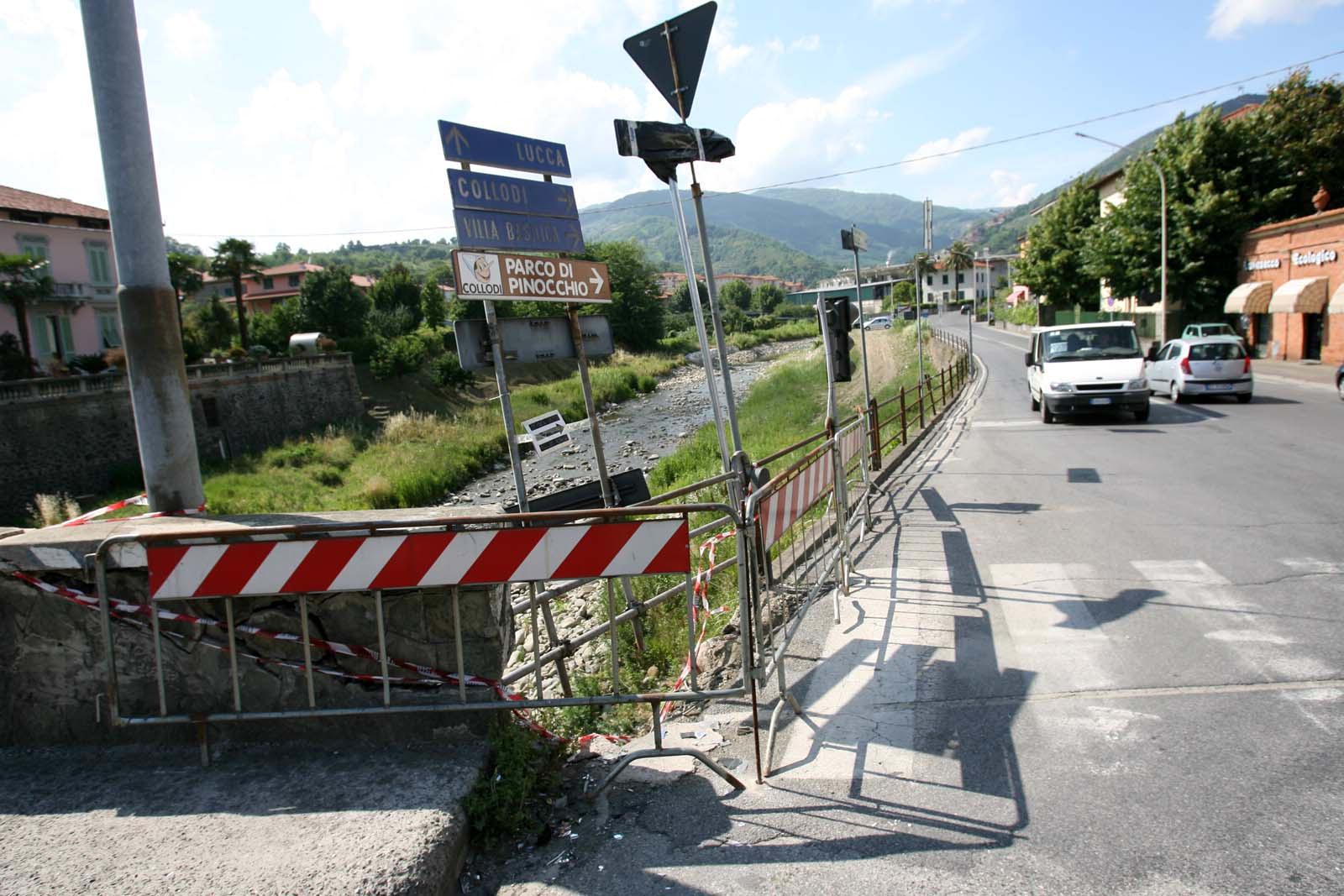 L’inizio di via delle Cartiere che dal ponte all’Abate attraversa il centro abitato di Collodi