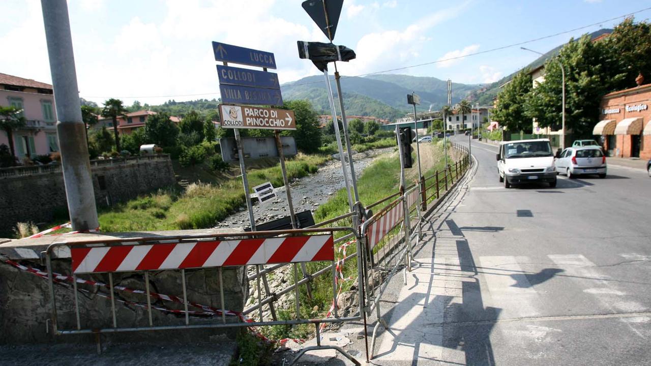 L’inizio di via delle Cartiere che dal ponte all’Abate attraversa il centro abitato di Collodi