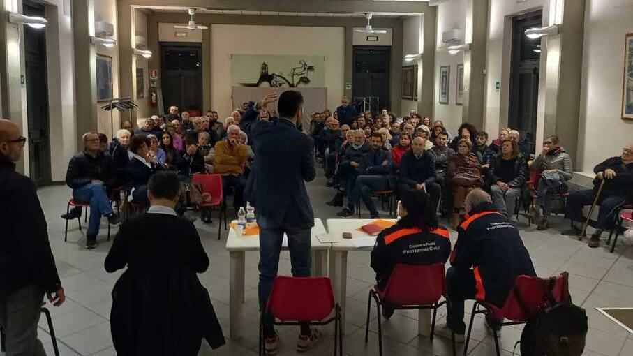 Il sindaco Matteo Biffoni parla all’assemblea a Santa Lucia