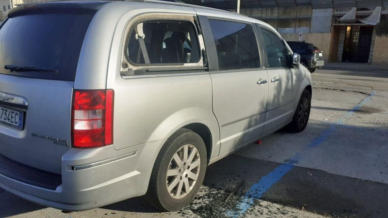 Viareggio, auto spaccate dai ladri: è allarme