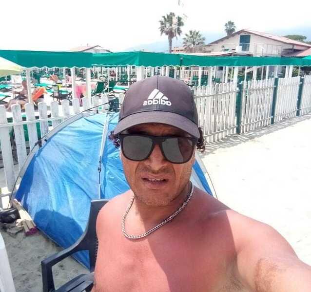 Noureddine Nakir, il 51enne sulla spiaggia davanti a piazza Bad Kissingen dove è stato ucciso