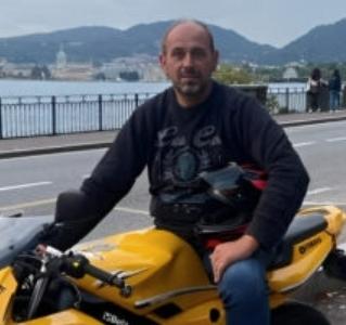 Ventasso, muore nel sonno a 47 anni: oggi il funerale