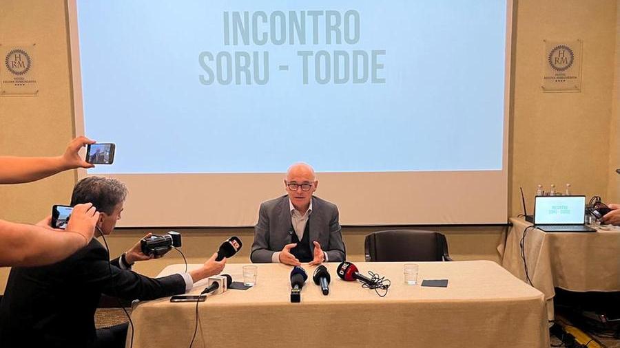 Renato Soru all’attacco: «Alessandra Todde rifiuta il confronto, coalizione frantumata per colpa sua e dei dirigenti di partito»