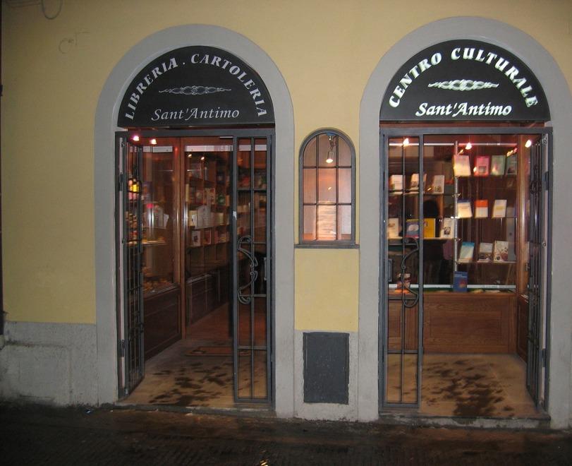 
	La libreria San&rsquo;Antimo in corso Vittorio Emanuele II al numero civico 47, locali totalmente ristrutturati tra il 2001&nbsp; e il 2004

