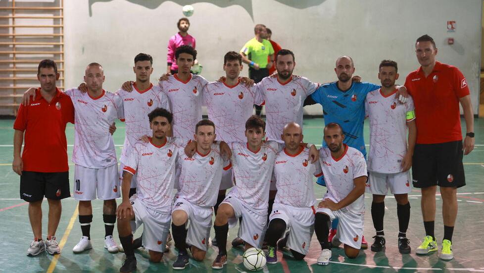 La formazione del Futsal Lucchese che si è imposta alla palestra dell’Itis ai bianconeri del Viareggio