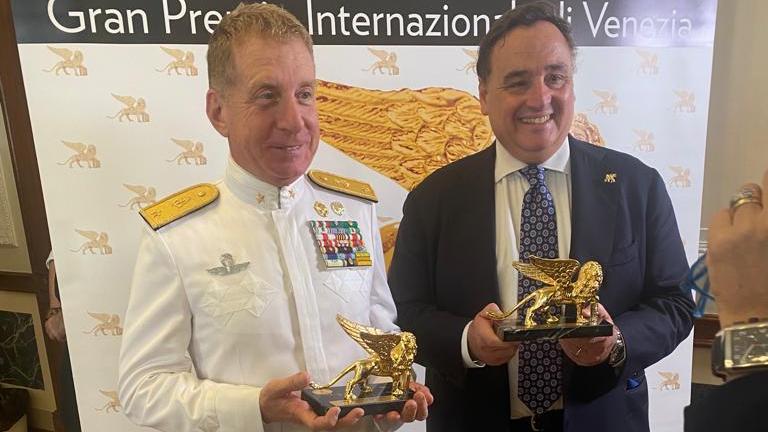La Maddalena, all’ammiraglio Filippo Marini il leone d’oro alla carriera