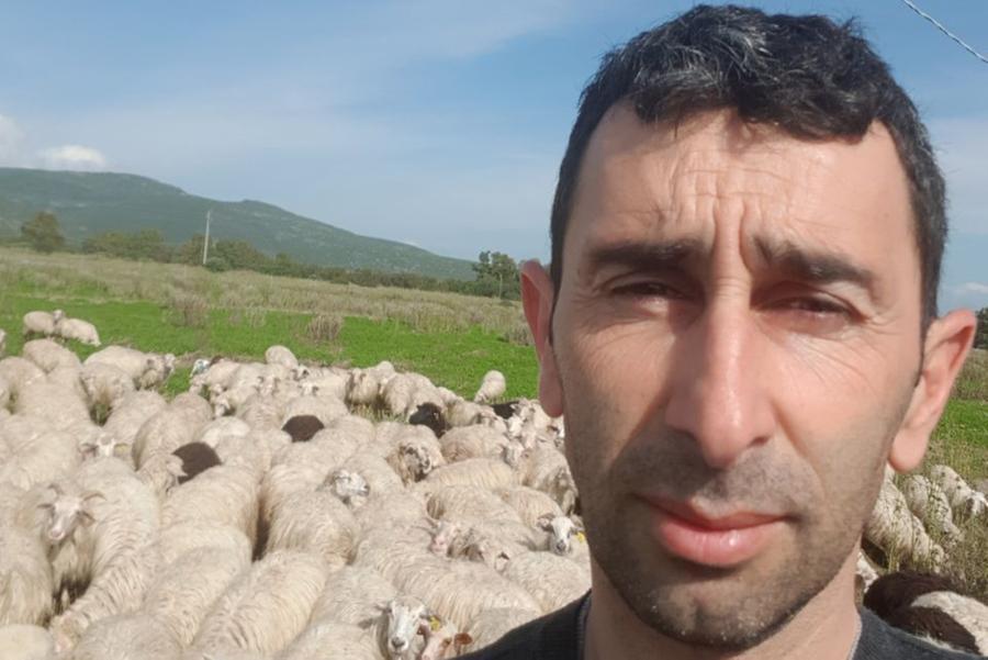 L’ex onorevole del M5s Luciano Cadeddu ritorna nei campi: «È questa la vita che amo di più»