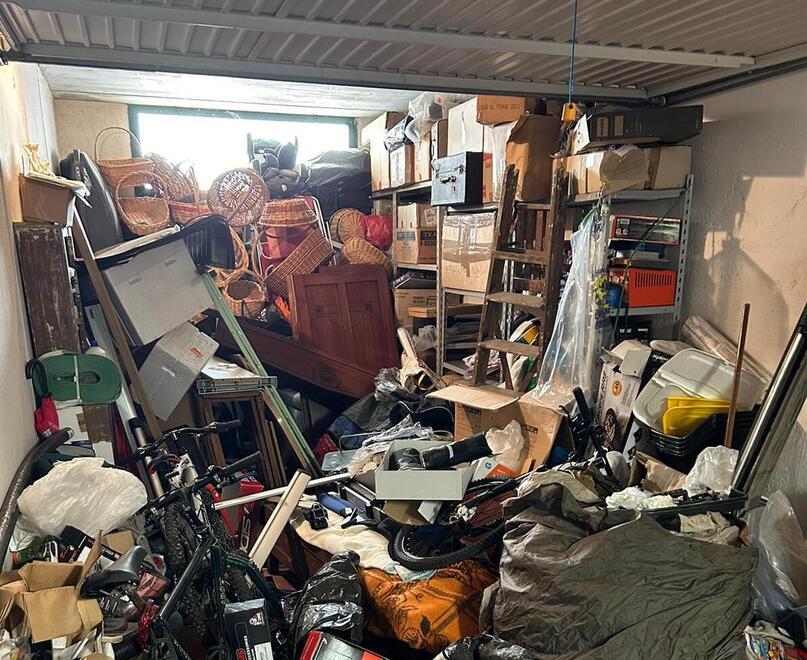 Livorno, scassina le porte dei garage in via Roma poi crea il caos e ruba di tutto<br>
