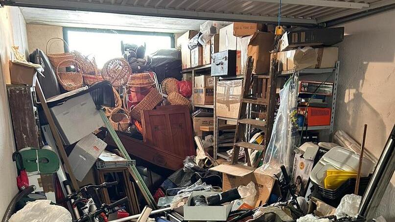 Livorno, scassina le porte dei garage in via Roma poi crea il caos e ruba di tutto<br>