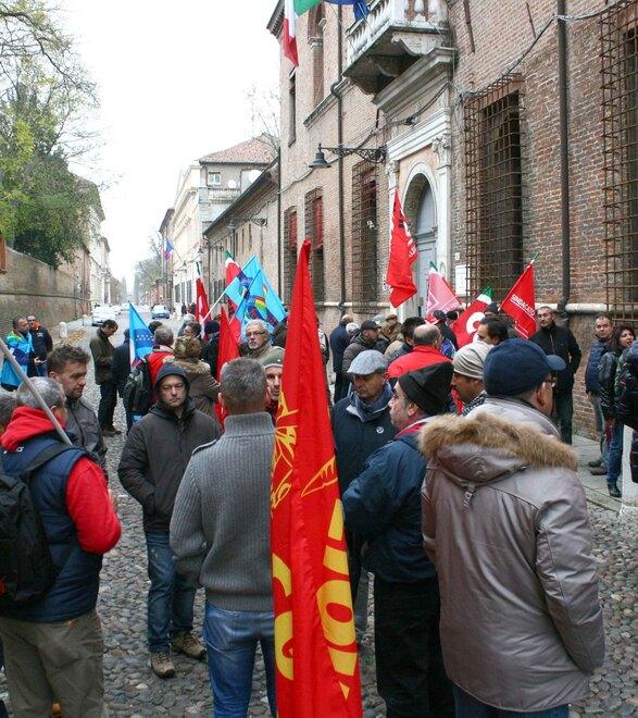 Sciopero generale: a Ferrara si fermano sanità nettezza e trasporti