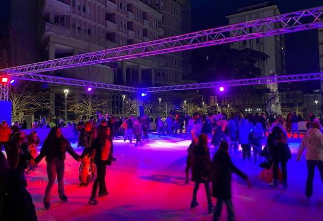 Livorno verso il Natale: ecco la maxi pista del ghiaccio e la ruota panoramica