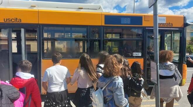 Bus, multe da 120 euro agli studenti del Chini