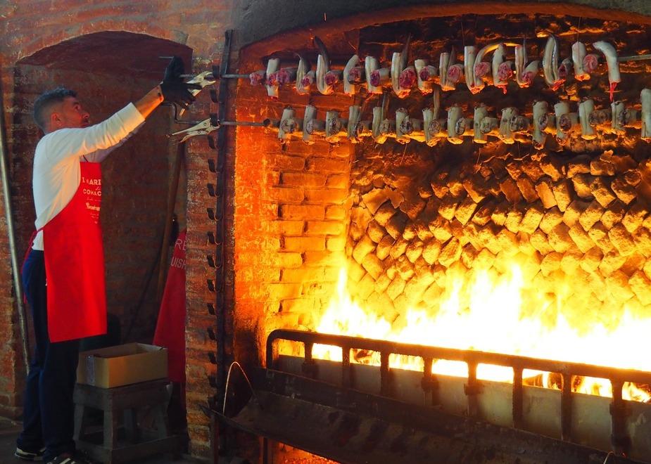 Anguilla, a Comacchio i fuochi sono accesi