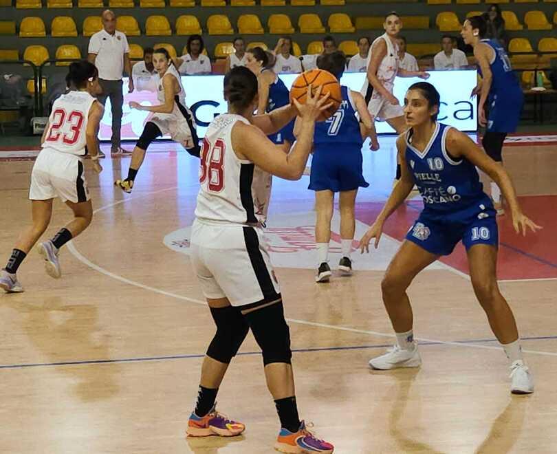 Prima sconfitta per  Green Lucca nel recupero contro Pielle Livorno 