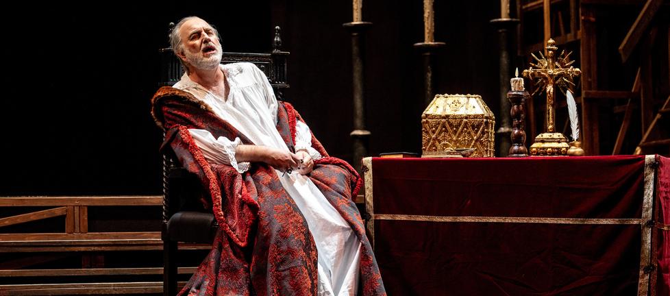 Al Valli apre la stagione della lirica. «Dedizione, segreto del mio canto»