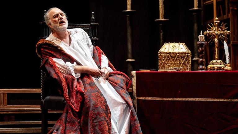 Al Valli apre la stagione della lirica. «Dedizione, segreto del mio canto»