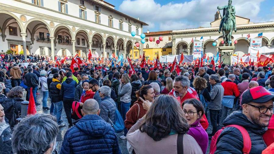 Sciopero generale, a Firenze sfilano 50mila lavoratori: «Partecipazione straordinaria per dire basta a questo governo» – Video