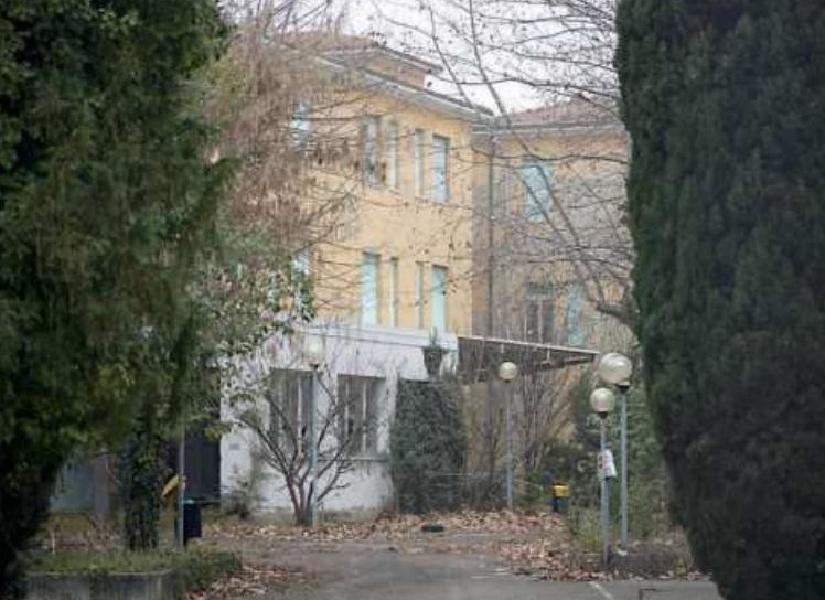 Ex ospedale di Sassuolo, l’asta va deserta. L’area abbandonata al degrado