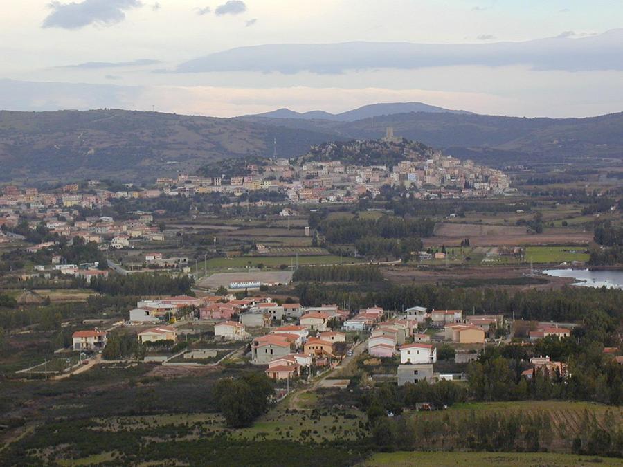 
	Una veduta aerea di Posada e dintorni


